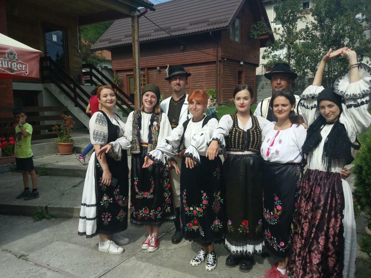 Pensiunea Carmen Bucium  Экстерьер фото